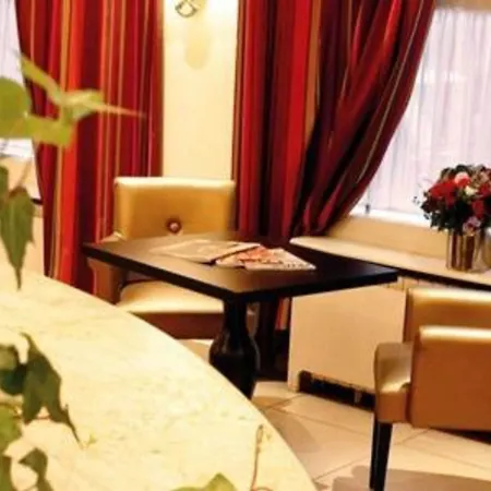 Gerando Hotel Paříž